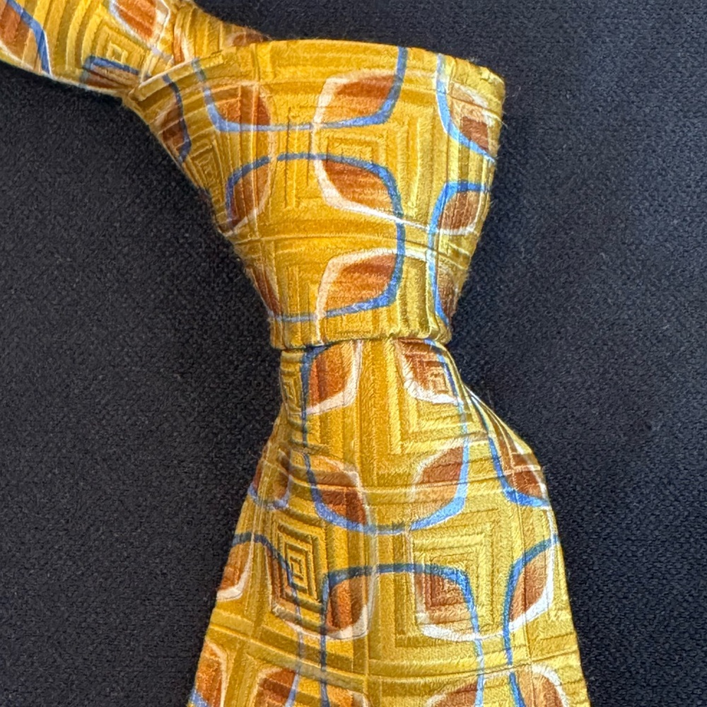 Ermenegildo Zegna Luxury Silk Necktie – Bold Golden Yellow Geometric Motif 🇮🇹